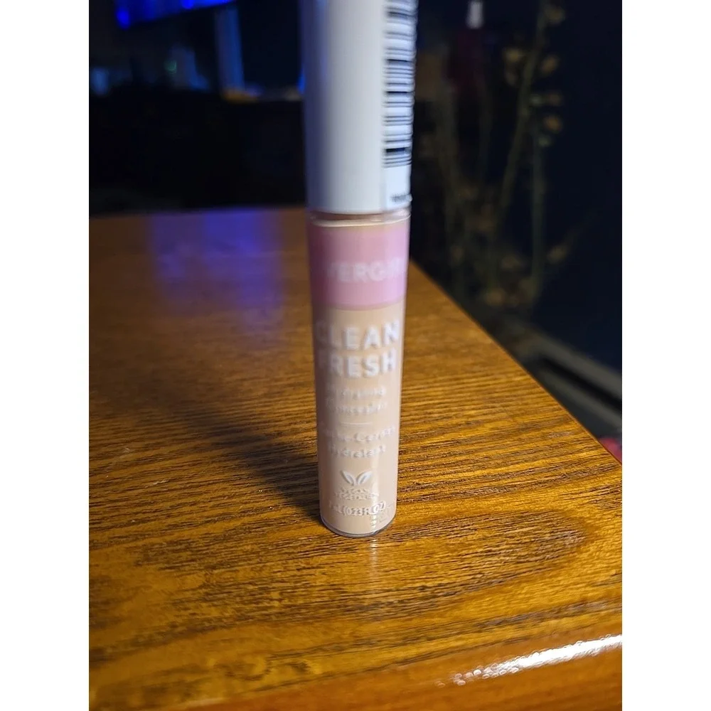 Covergirl‎ Clean Fresh Hydrating Concealer, 310 Porcelain, 0.23 Fl Oz